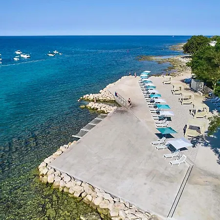 Κάμπινγκ Front Stacaravan In With Wifi Ουμάγκ