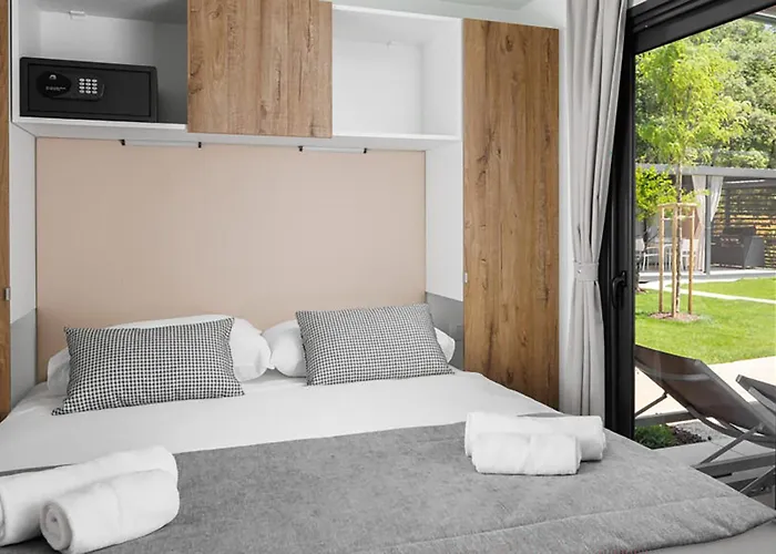 Front Stacaravan In With Wifi Ουμάγκ