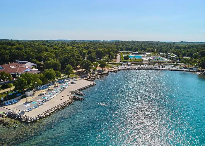 Κάμπινγκ Front Stacaravan In With Wifi