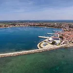 Stunning Stacaravan In Kamp alanı 4*
